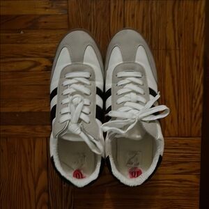 White and Black Sneakers Classic Design